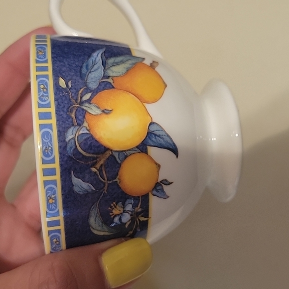 Wedgwood vintage bone china Citron teacups. Like new. - Picture 4 of 5